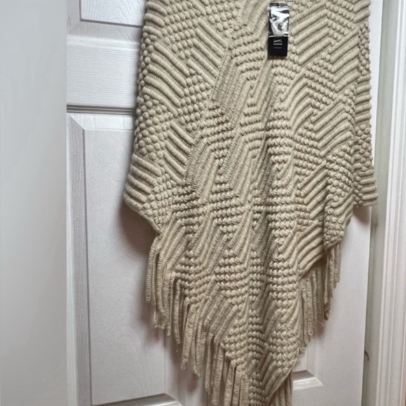 INC Int’l Concepts Cream Textured Knit Fringe Poncho Sweater - Cozy 0XL/1XL - Picture 4 of 5
